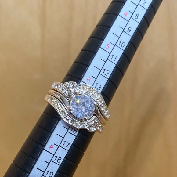 Sparkly ring - Picture 1 of 3